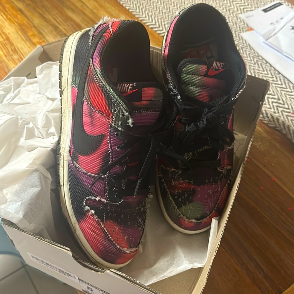 Nike pink graffiti dunks
